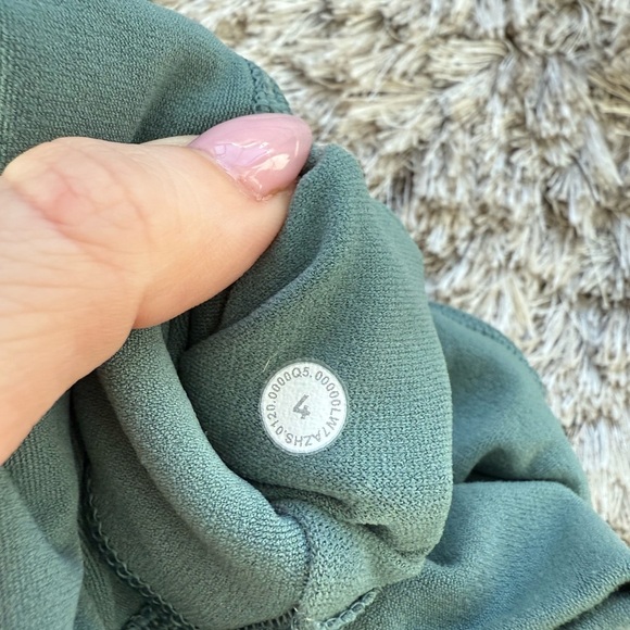 Lululemon Reveal Short Digital Rain Size 4 - Picture 5 of 8